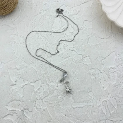 گردنبند زنانه شیک با طرح گل رز جواهری