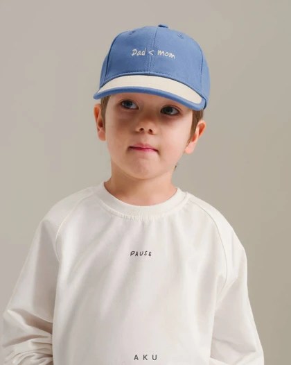 کلاه AKU دخترانه و پسرانه لبه دار Dad،mom کد s00846
