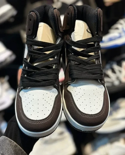 کتانی زنانه ترویس ساق‌دار قهوه ای سفید