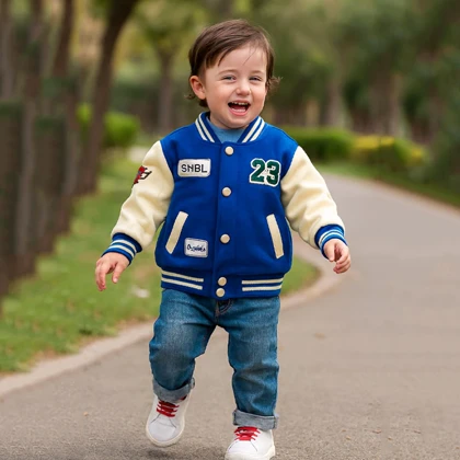 ژاکت بمبر کودک یونیسکس با طرح‌های آپلیکه و کنتراست کالج