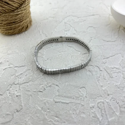 دستبند زنانه مدل آموره آنلیمیتد طرح کارتیه لاو