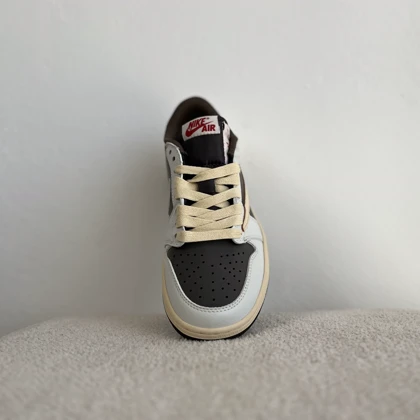 ترویس جردن سفید_کرم