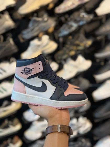 کتانی زنانه جردن وان ساق‌دار سرمه ای صورتی