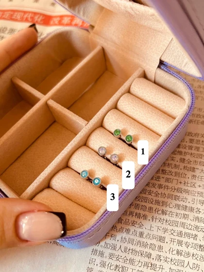 پیرسینگ گوش رنگی سنگی