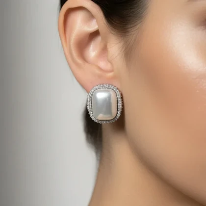 گوشواره زنانه مدل پرلینا طرح مروارید نگین‌دار