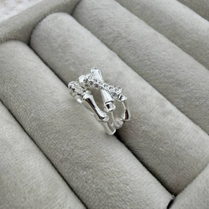 انگشتر نقره ای طرح جواهر