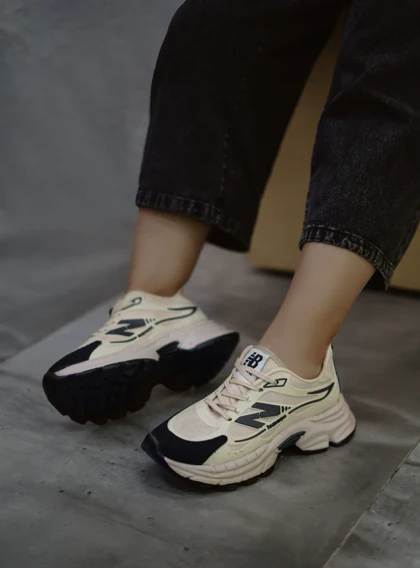 کفش نیوبالانس (New Balance) زنانه کرمی