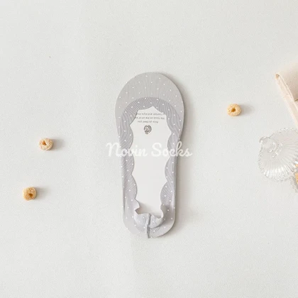 جوراب کالج خال‌خالی