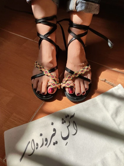صندل رومی مشکی نیکا بافت سرخابی لیمویی