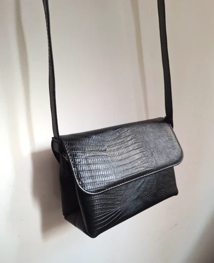 کیف رودوشی چرم طبیعی گاویb1