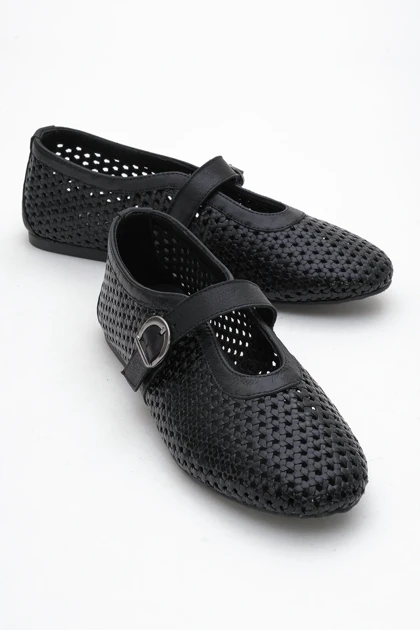 کالج زنانه luvishoes luvishoes