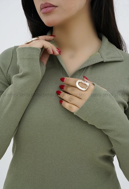 بلوز زنانه یقه شکاری کبریتی کشی کد1006817