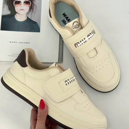 ونس چسبی میو میو 4380