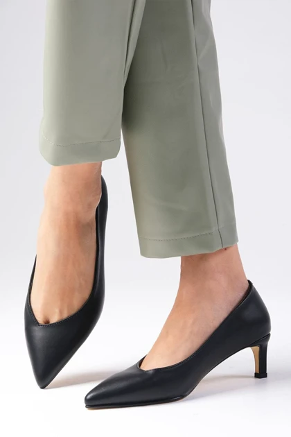 کفش پاشنه‌بلند کلاسیک زنانه میوگوستو mio-gusto