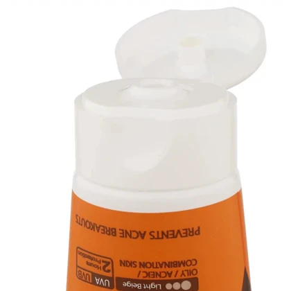 کرم ضد آفتاب فاقد چربی سان سیف SUNSAFE مدل ACNEIC با SPF50 رنگ دار