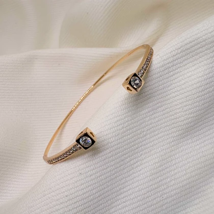 بنگل ژوپینگ مدل «مکعب‌های کریستالی» | طراحی باز با انتهای درخشان