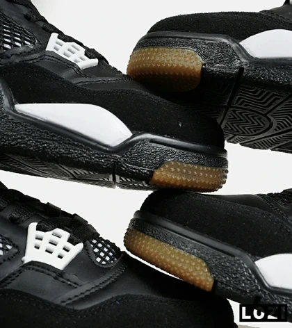 کتانی ساق‌دار بزرگ پا مشکی سفید Nike air jordan 4