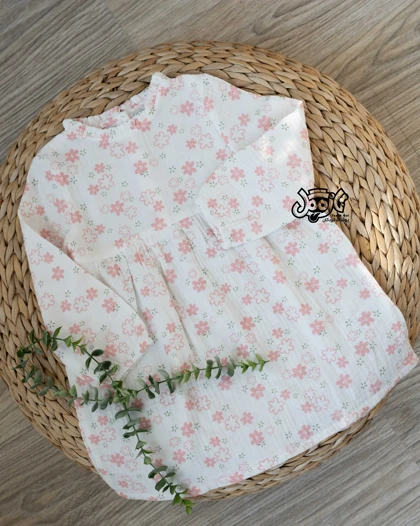 پیراهن گل‌دار دخترانه