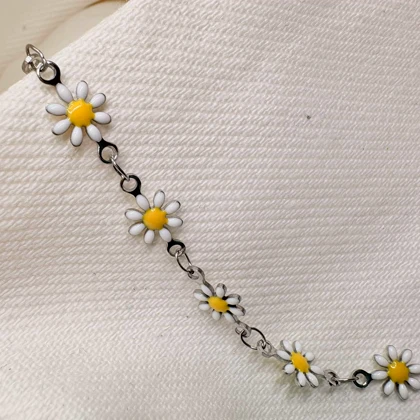 دستبند گل بابونه استیل نقره ای
