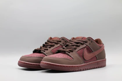 کتانی نایکی اس بی دانک لو برگندی/Nike sb dunk