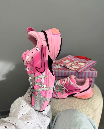 کتانی نایکی وی تو کی کاستوم صورتی Nike V2K pink silver run runtekk