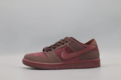 کتانی نایکی اس بی دانک لو برگندی/Nike sb dunk