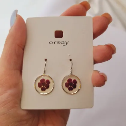 گوشواره حلقه‌ای رزینی طرح گل
