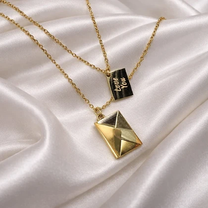 ست گردنبند دو نفره مدل «نامه و پاکت» | استیل با آبکاری طلایی (مشابه طلا)