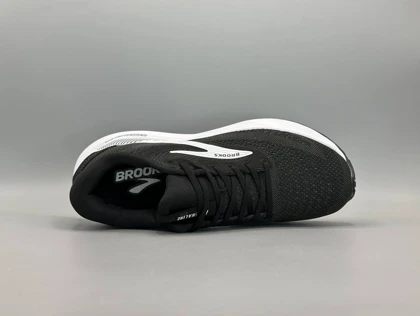 کتانی بروکس آدرنالین جی تی اس 24 مشکی سفید/Brooks Adrenalin