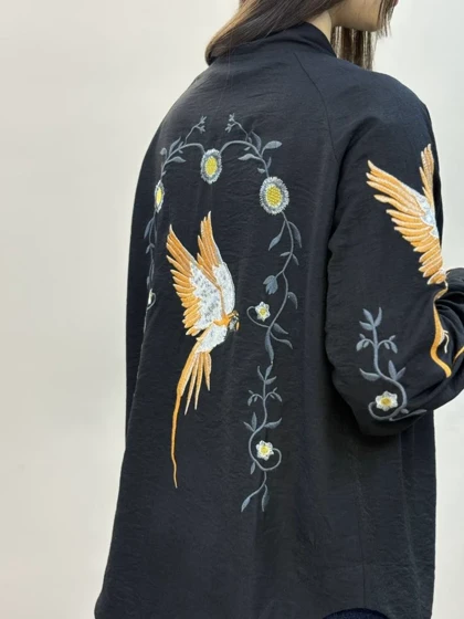 رویه ی مشکی گلدوزی شده