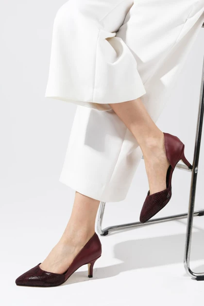 کفش پاشنه‌بلند کلاسیک زنانه میوگوستو mio-gusto