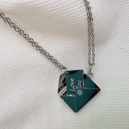 ست گردنبند دو نفره مدل «نامه و پاکت» | طراحی مینیمال و مفهومی (استیل سیلور)