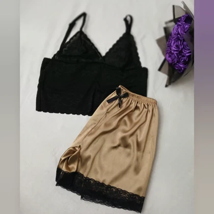 ست نیم‌تنه وشورت ساتن رنگ زیتونی