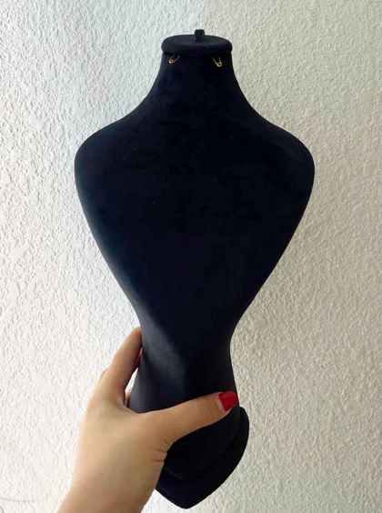 مانکن طلا و زیورآلات جنس مخملی