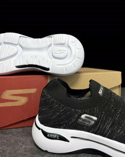 کتانی اسکیچرز جورابی