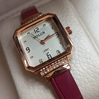 ساعت مچی زنانه برند بولون بند چرمی قرمز چری