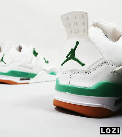 کتانی ساق‌دار بزرگ پا سفید سبز Nike air jordan 4