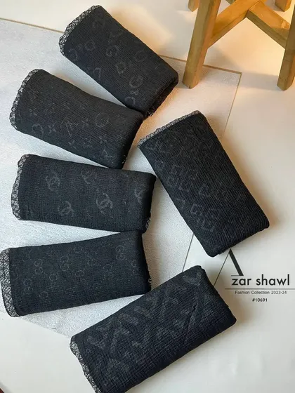 شال پلیسه ساده ژاکارد مارکدار مشکی