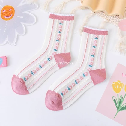 جوراب ساق‌دار گل‌گلی صورتی