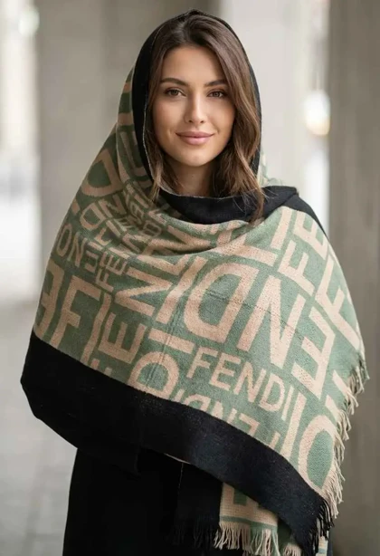 شال بافت گرم فندی طرح تایپوگرافی - جسارت در استایل زمستانی