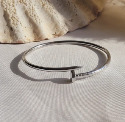 دستبند میخی کارتیر زنانه 829