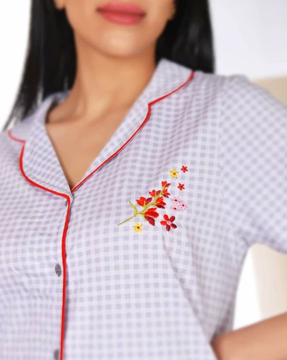 ژاکت و شلوارک خشتی گل‌دار زنانه