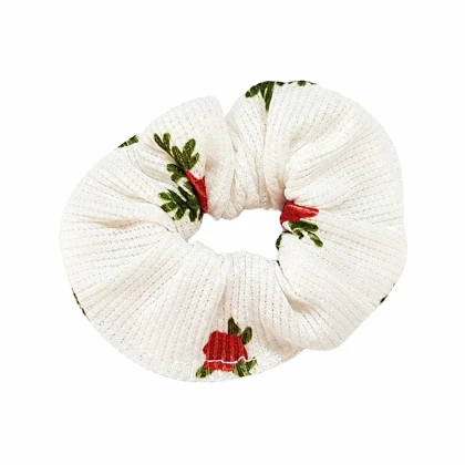 ست تاپ و شلوارک راحتی زنانه ماییلدا مدل گل رز کد 5980-2 به همراه کش مو