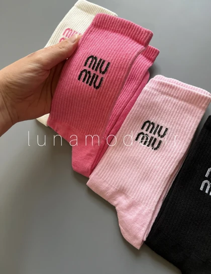 جوراب ساق‌دار زنانه میو میو