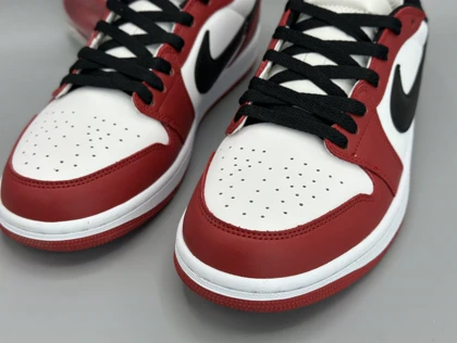 کتانی نایکی جردن1لو شیکاگو/Nike Air Jordan1 low Chicago