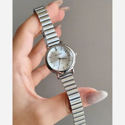 ساعت مچی زنانه کوشی شیشه الماسی بند استیل ریلیباتری اضافی