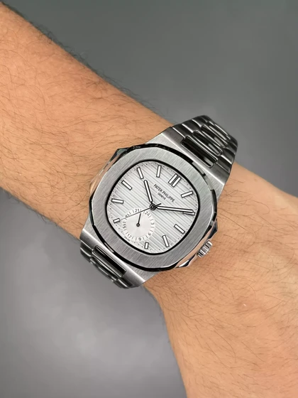 ساعت مچی پتک فیلیپ ناتیلوس زیرثانیه بند سیلور صفحه سفید Patek Philippe Nautilus