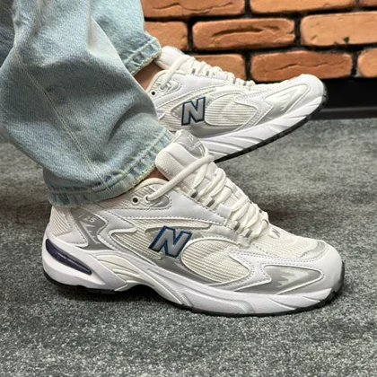 کتانی اسپرت مردانه و زنانه مدل نیوبالانس725 NEW BALANCE رنگ سفید نقره ایی کد 9991