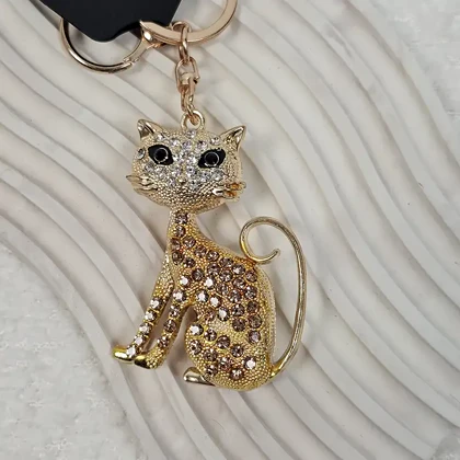 چارم بگ گربه نگین‌دار