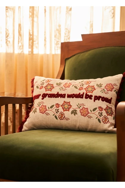 روکش کوسن تزئینی Bella Maison مدل Grandma پلی‌استر - شیری